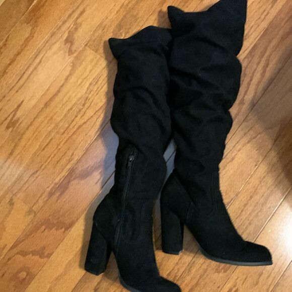Madden Size 6 black faux suede boots - Picture 8 of 11